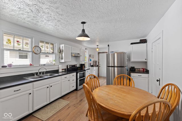 125 W Harrison Street, Mooresville, IN 46158