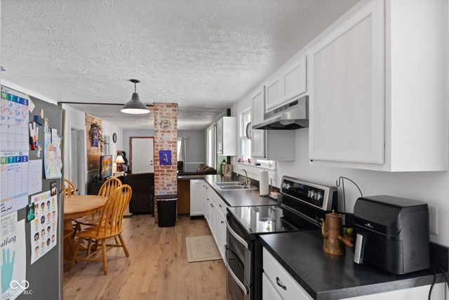 125 W Harrison Street, Mooresville, IN 46158