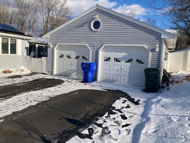 41 Hillside Drive, Springfield, MA 01118