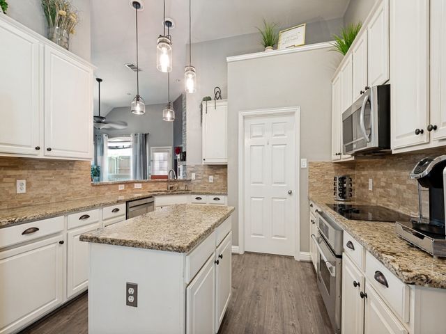 438 Southridge Way, Irving, TX 75063