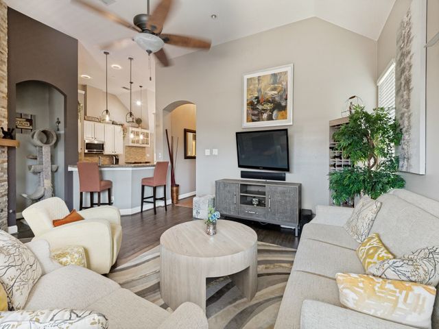 438 Southridge Way, Irving, TX 75063