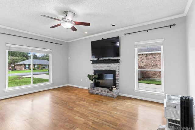 10764 Holly Hock Dr, Greenwell Springs, LA 70739