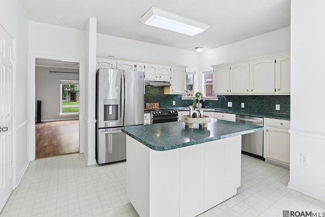 10764 Holly Hock Dr, Greenwell Springs, LA 70739