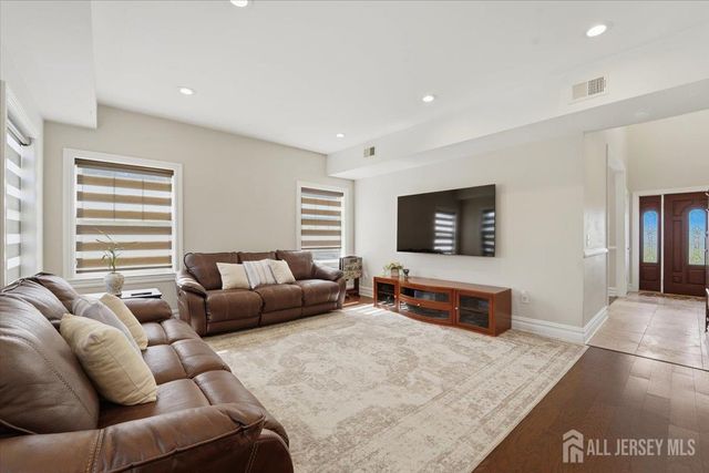 69 Morris Avenue, Piscataway, NJ 08854