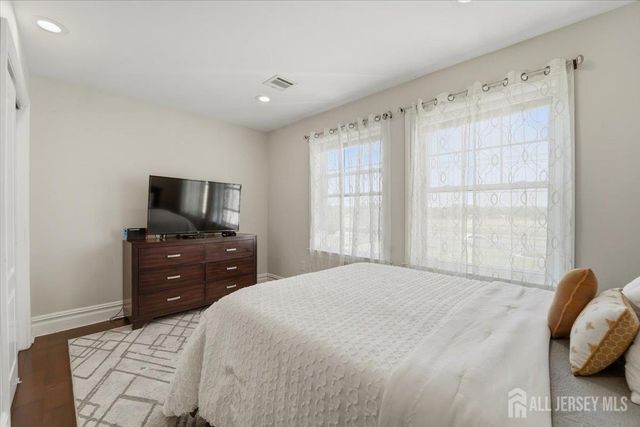 69 Morris Avenue, Piscataway, NJ 08854