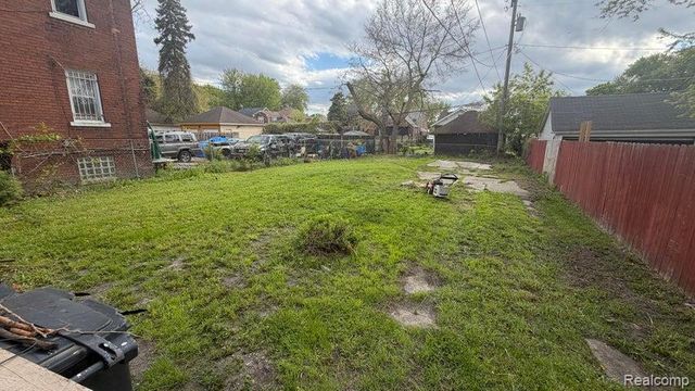 371 Piper Boulevard, Detroit, MI 48215