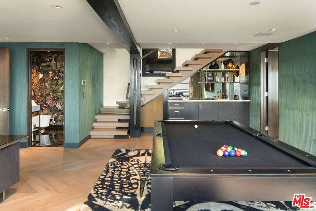 6918 Oporto Drive, Los Angeles, CA 90068