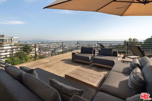 6918 Oporto Drive, Los Angeles, CA 90068