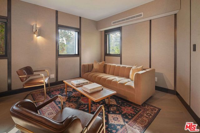 6918 Oporto Drive, Los Angeles, CA 90068