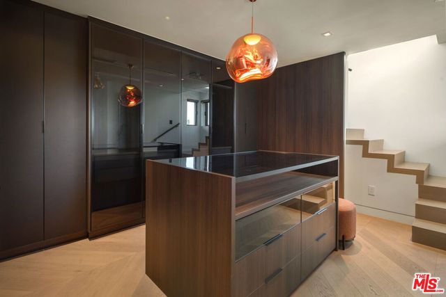 6918 Oporto Drive, Los Angeles, CA 90068