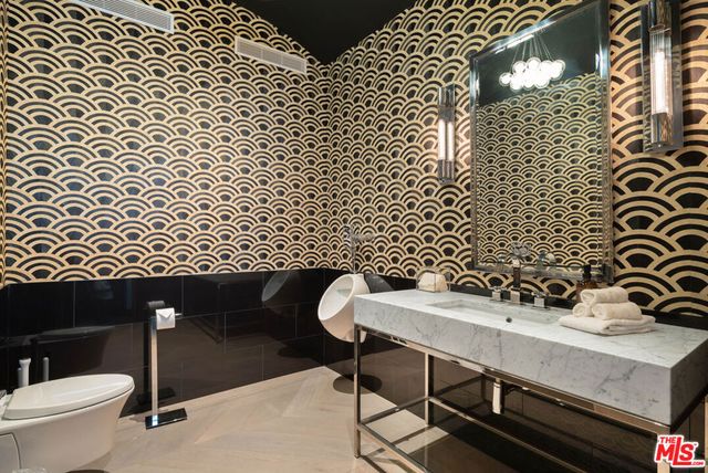 6918 Oporto Drive, Los Angeles, CA 90068