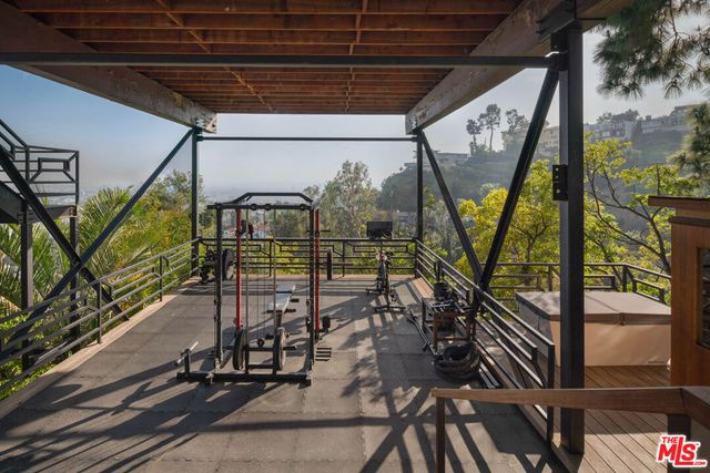 6918 Oporto Drive, Los Angeles, CA 90068