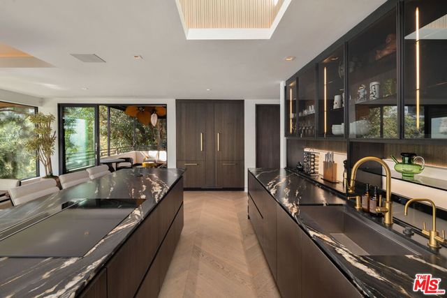 6918 Oporto Drive, Los Angeles, CA 90068