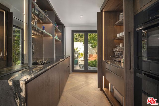 6918 Oporto Drive, Los Angeles, CA 90068