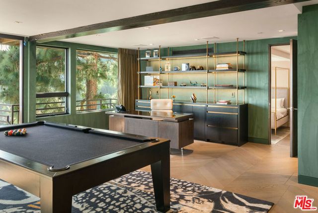 6918 Oporto Drive, Los Angeles, CA 90068