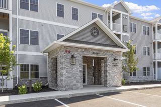 10100 S Willow St Unit 212, Manchester, NH 03103