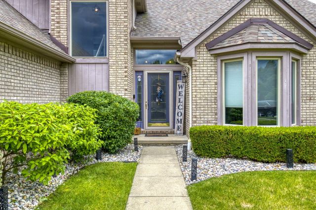 54393 Amber Drive, Macomb, MI 48042