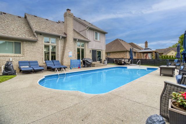 54393 Amber Drive, Macomb, MI 48042