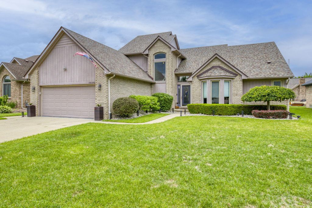 54393 Amber Drive, Macomb, MI 48042