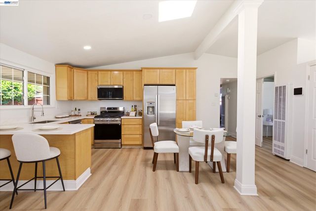 27409 Capri Ave, Hayward, CA 94545