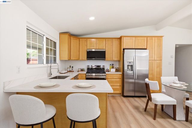 27409 Capri Ave, Hayward, CA 94545