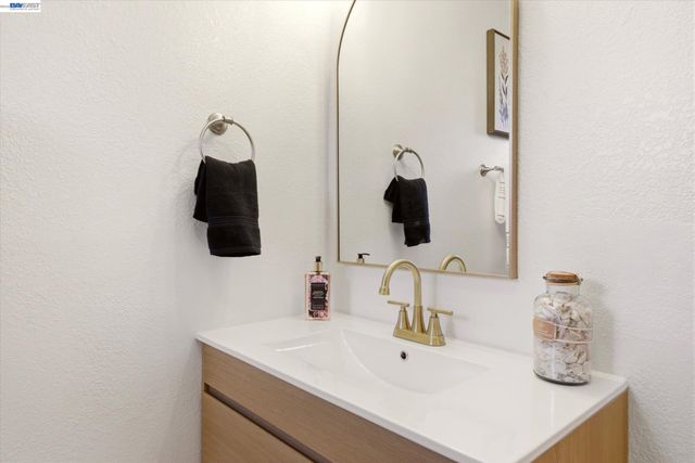 27409 Capri Ave, Hayward, CA 94545
