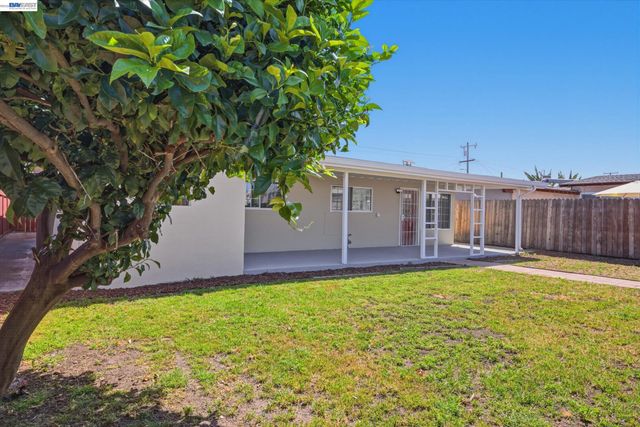 27409 Capri Ave, Hayward, CA 94545