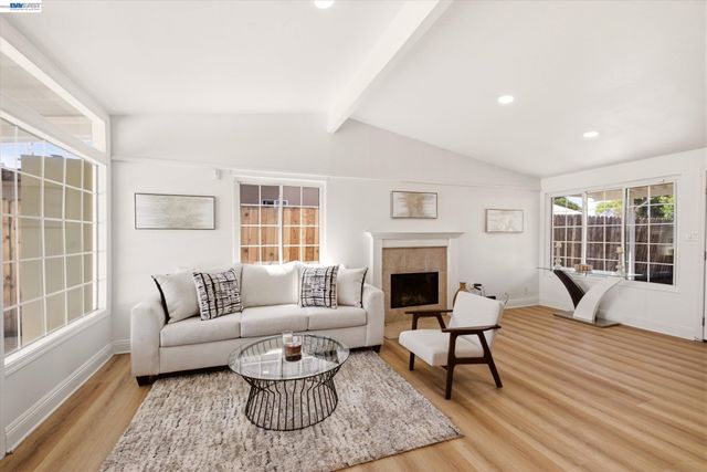27409 Capri Ave, Hayward, CA 94545