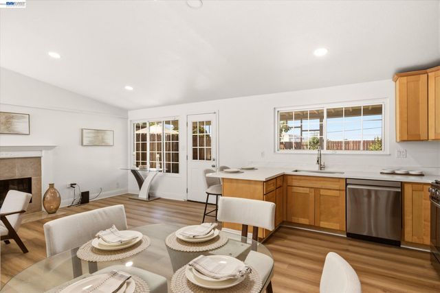 27409 Capri Ave, Hayward, CA 94545