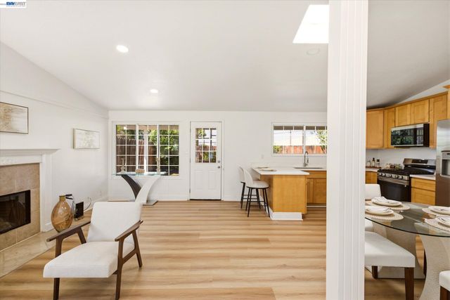 27409 Capri Ave, Hayward, CA 94545