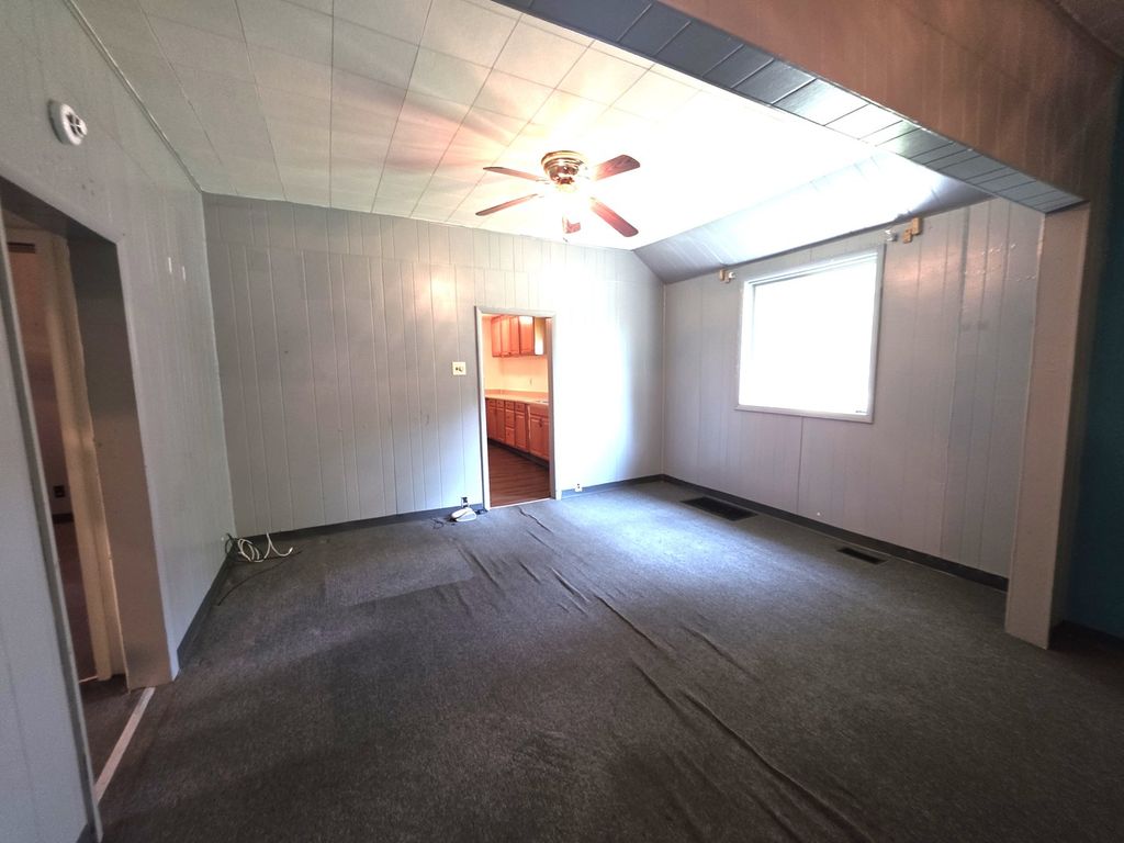 Image 12 of property listing at 639 S Pine Street, Centralia, IL 62801