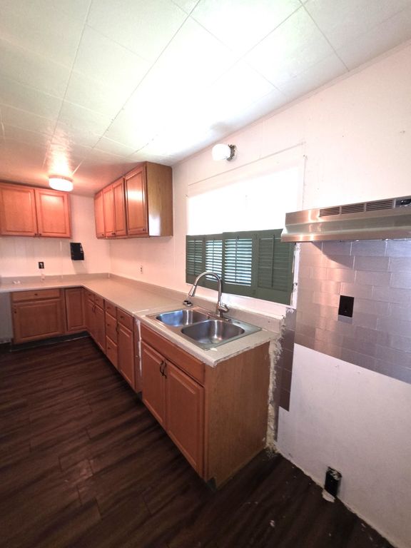 Image 18 of property listing at 639 S Pine Street, Centralia, IL 62801