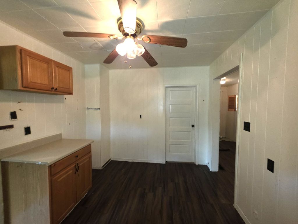 Image 21 of property listing at 639 S Pine Street, Centralia, IL 62801