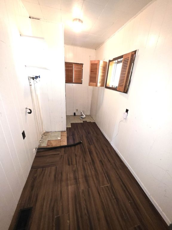 Image 23 of property listing at 639 S Pine Street, Centralia, IL 62801