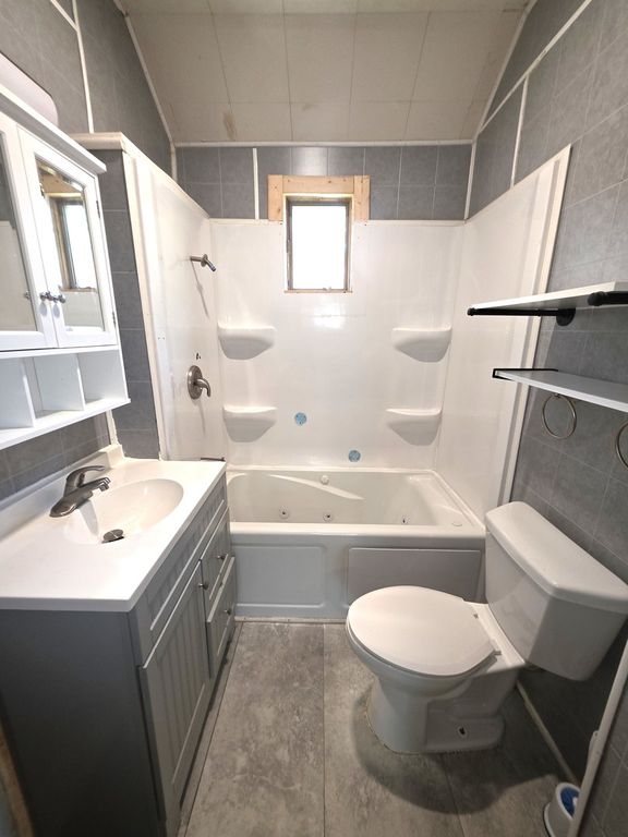 Image 26 of property listing at 639 S Pine Street, Centralia, IL 62801
