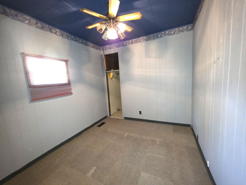 Image 34 of property listing at 639 S Pine Street, Centralia, IL 62801