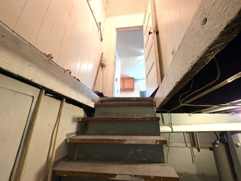 Image 37 of property listing at 639 S Pine Street, Centralia, IL 62801