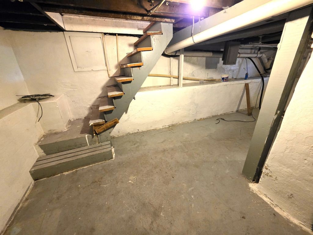 Image 38 of property listing at 639 S Pine Street, Centralia, IL 62801