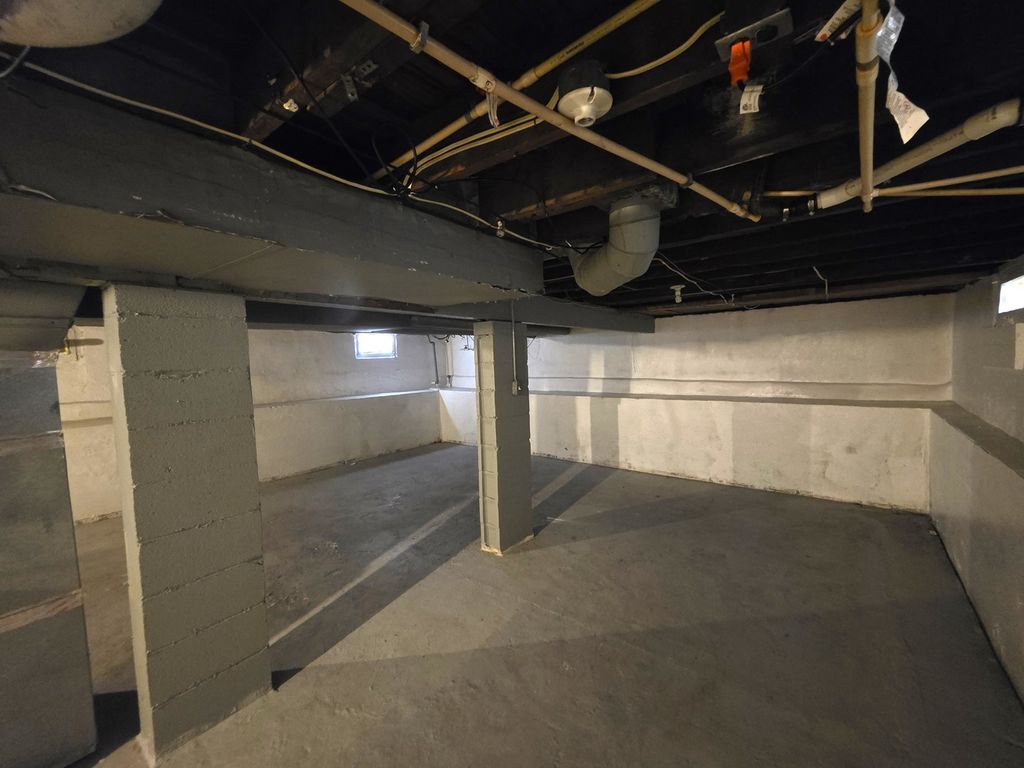 Image 48 of property listing at 639 S Pine Street, Centralia, IL 62801