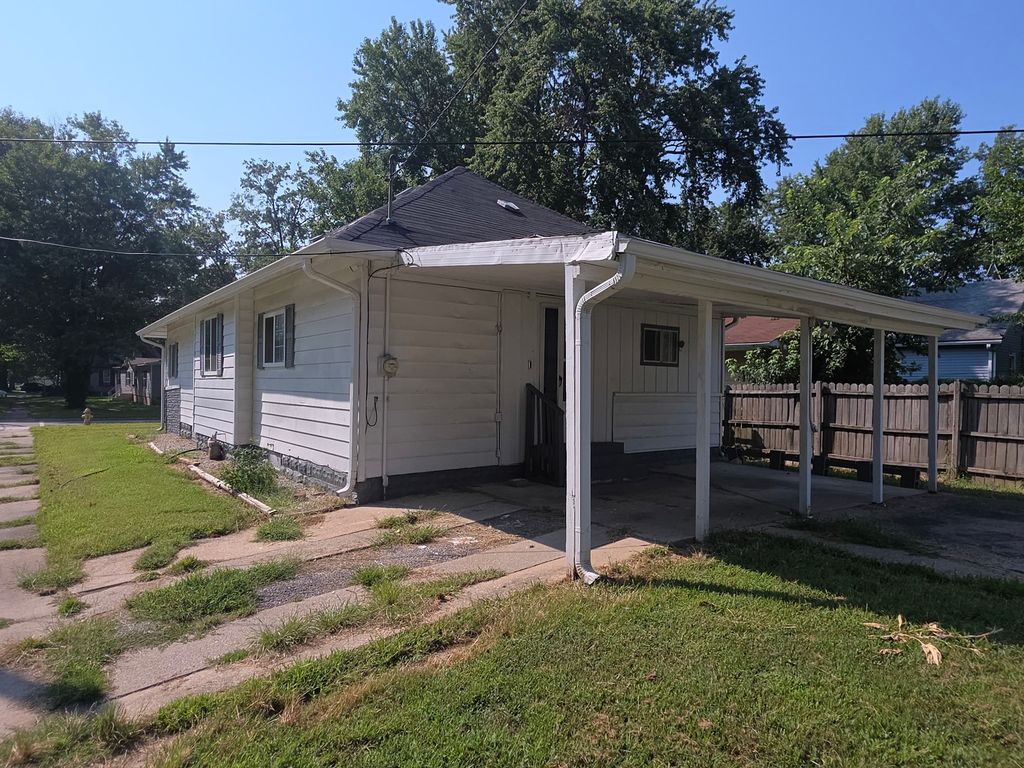 Image 58 of property listing at 639 S Pine Street, Centralia, IL 62801