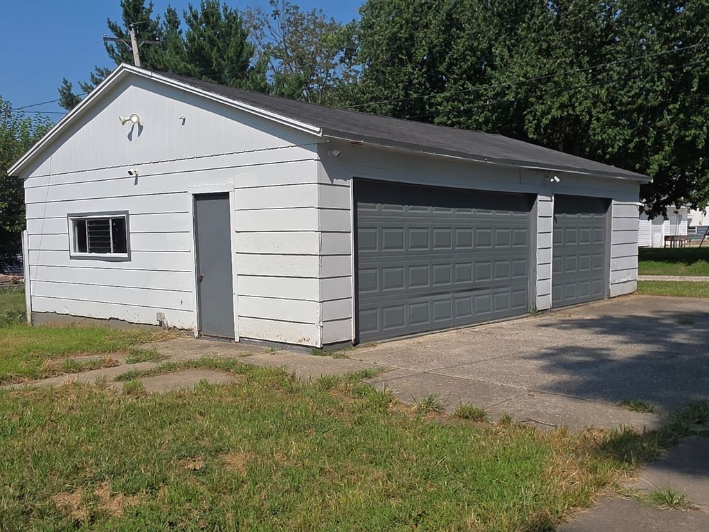 Image 60 of property listing at 639 S Pine Street, Centralia, IL 62801