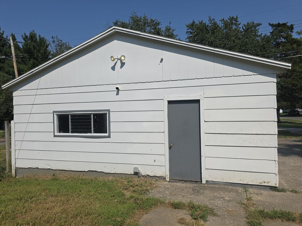 Image 61 of property listing at 639 S Pine Street, Centralia, IL 62801