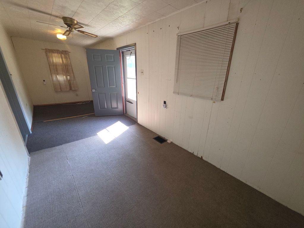 Image 8 of property listing at 639 S Pine Street, Centralia, IL 62801