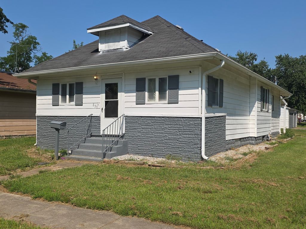 Image 72 of property listing at 639 S Pine Street, Centralia, IL 62801