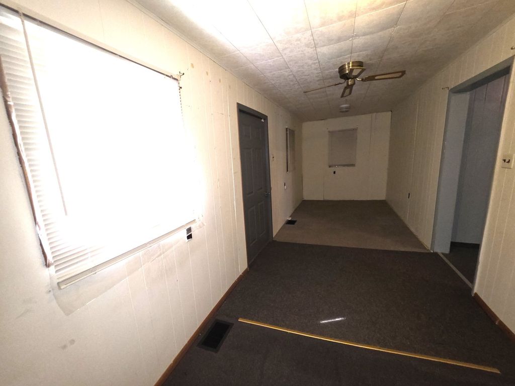 Image 9 of property listing at 639 S Pine Street, Centralia, IL 62801