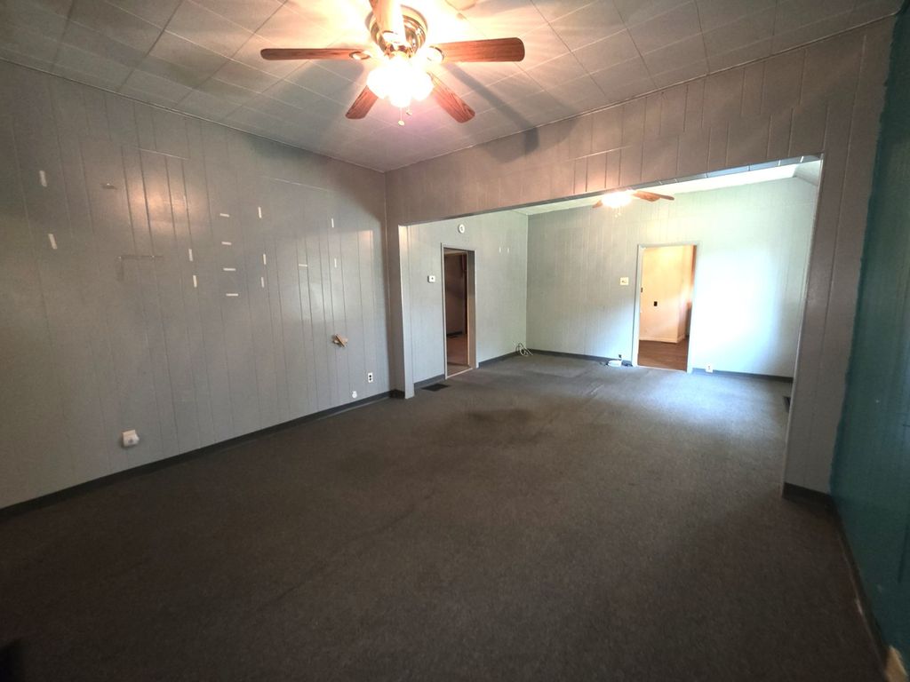 Image 10 of property listing at 639 S Pine Street, Centralia, IL 62801
