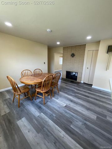 30987 BOEWE Drive, Warren, MI 48092