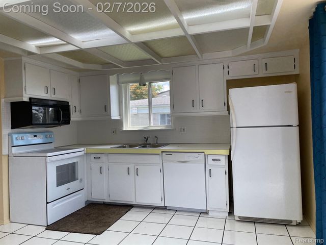 30987 BOEWE Drive, Warren, MI 48092