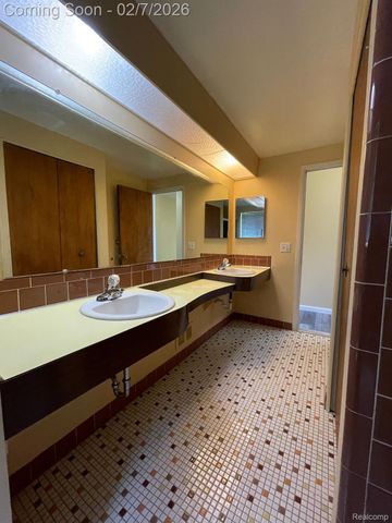 30987 BOEWE Drive, Warren, MI 48092