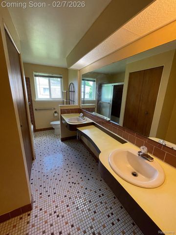 30987 BOEWE Drive, Warren, MI 48092